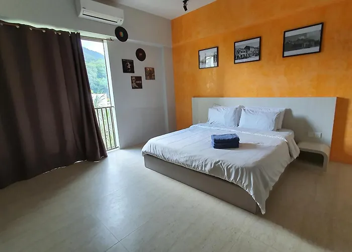 By The Sea Beach Luxury Resort - Batu Ferringhi